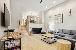Winterpoint 2 BR Condo Walk to Main St Plus Hot Tub Breckenridge
